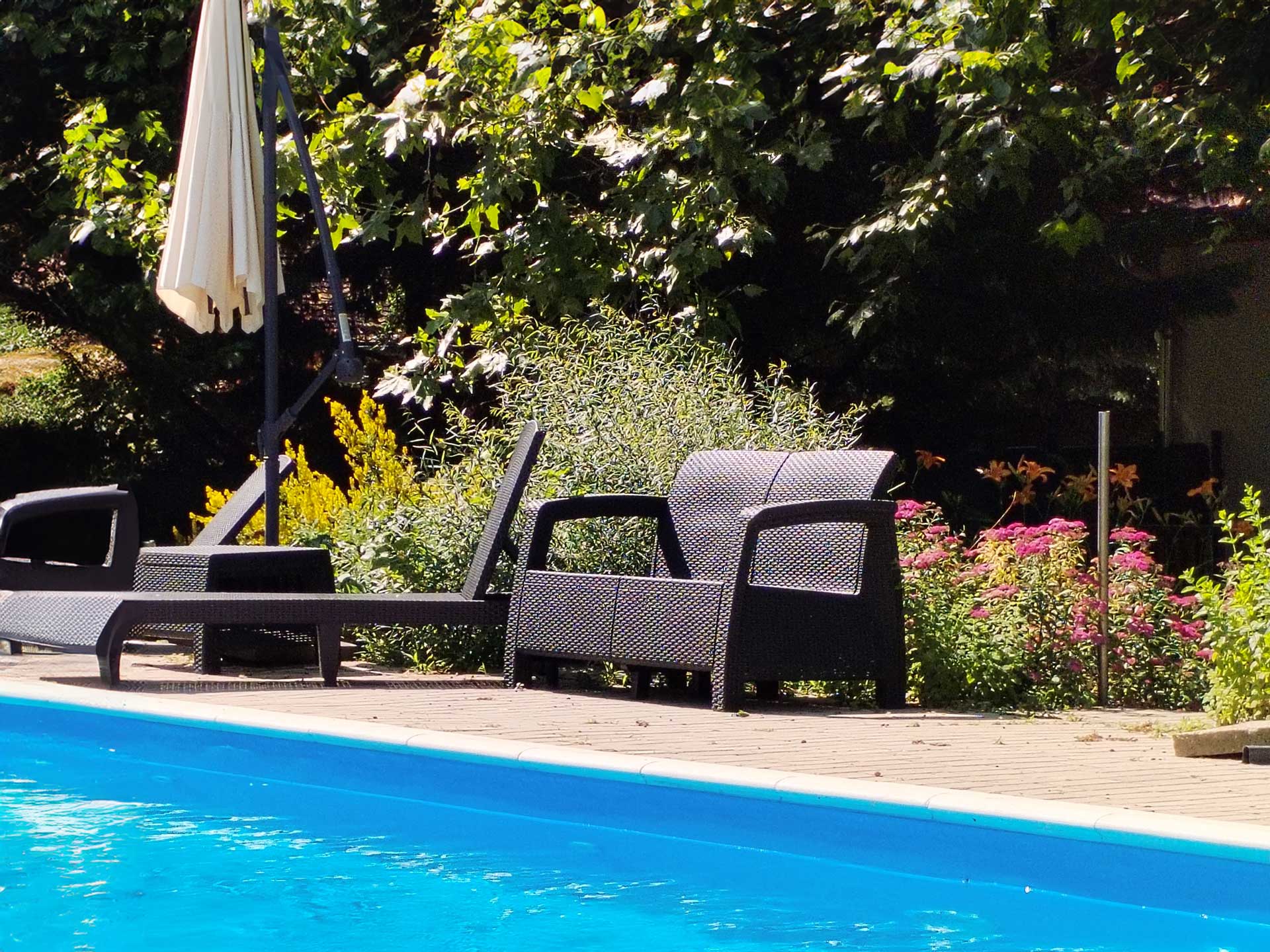 Sounloungers next to the pool of Platán Garden & Rooms